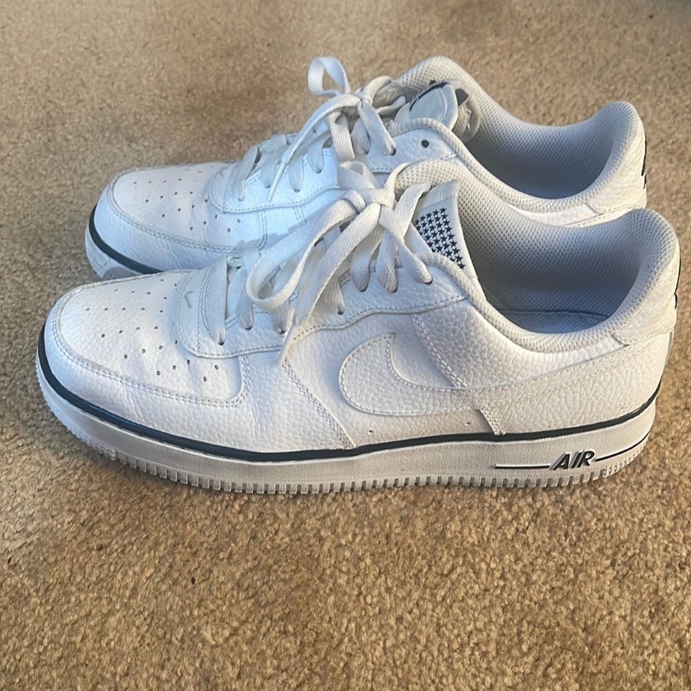 Men Air Force size 9.5